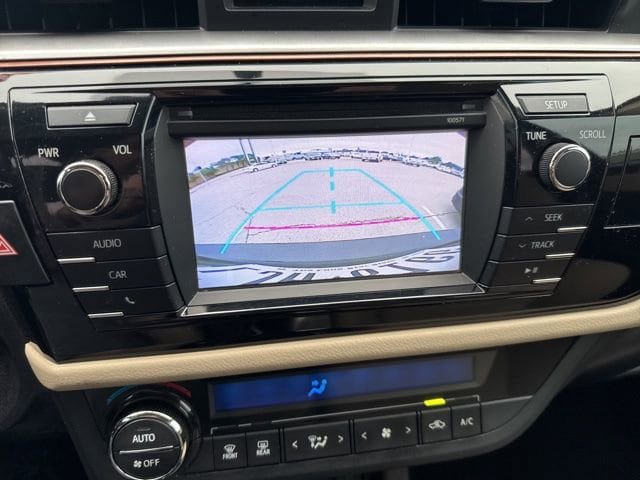 Used 2016 Toyota Corolla LE FWD image 7