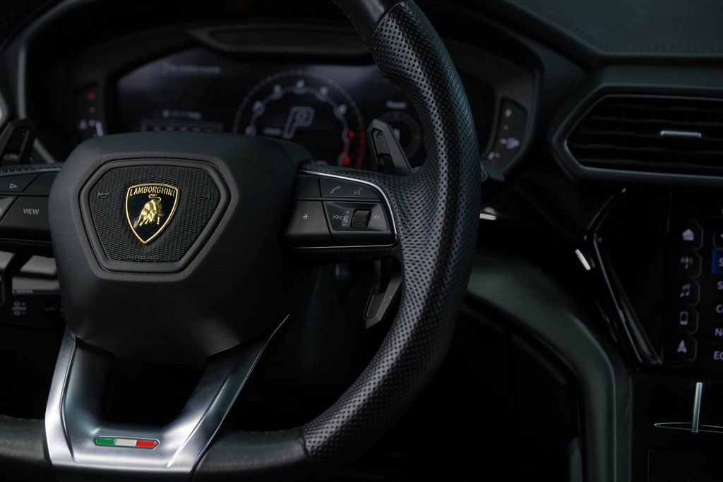 Used 2022 Lamborghini Urus AWD/4WD image 54