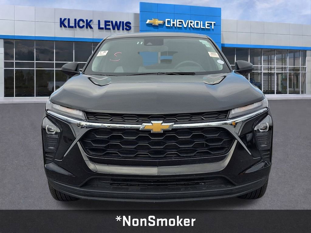 Used 2025 Chevrolet Trax LS image 2
