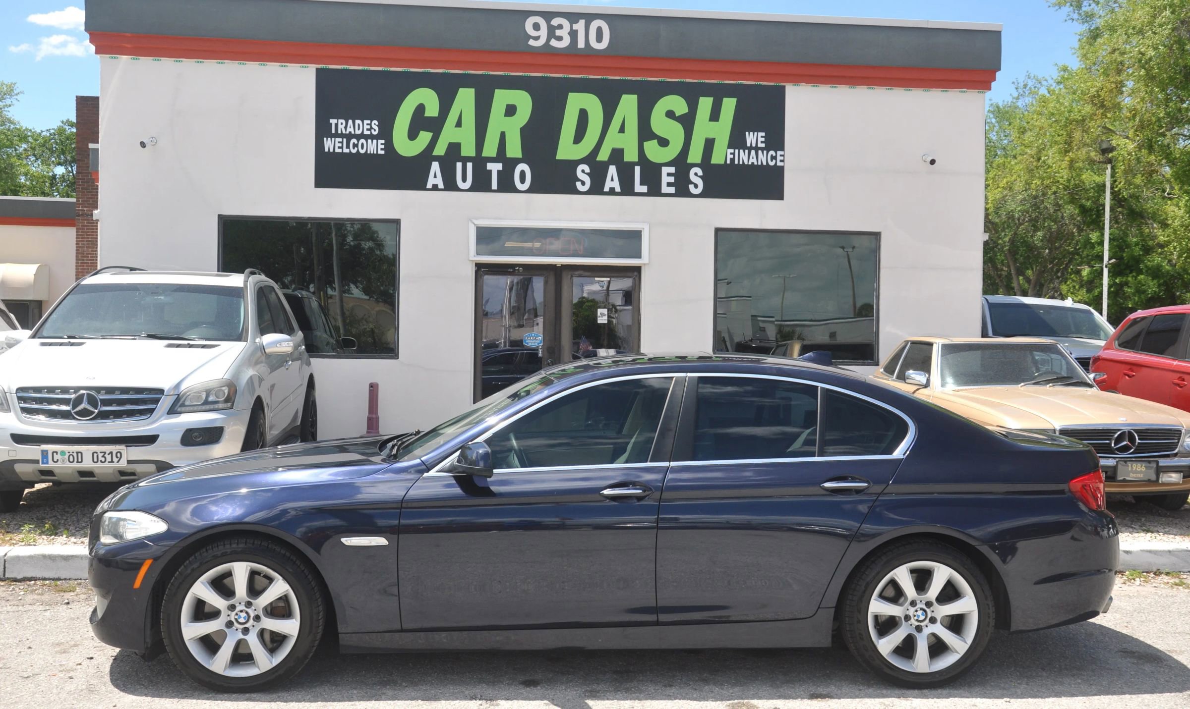Used 2013 BMW 550i xDrive Sedan AWD/4WD image 11