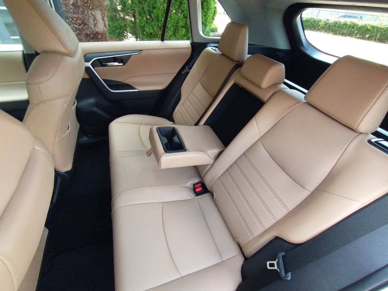 Used 2022 Toyota RAV4 XLE Premium image 51