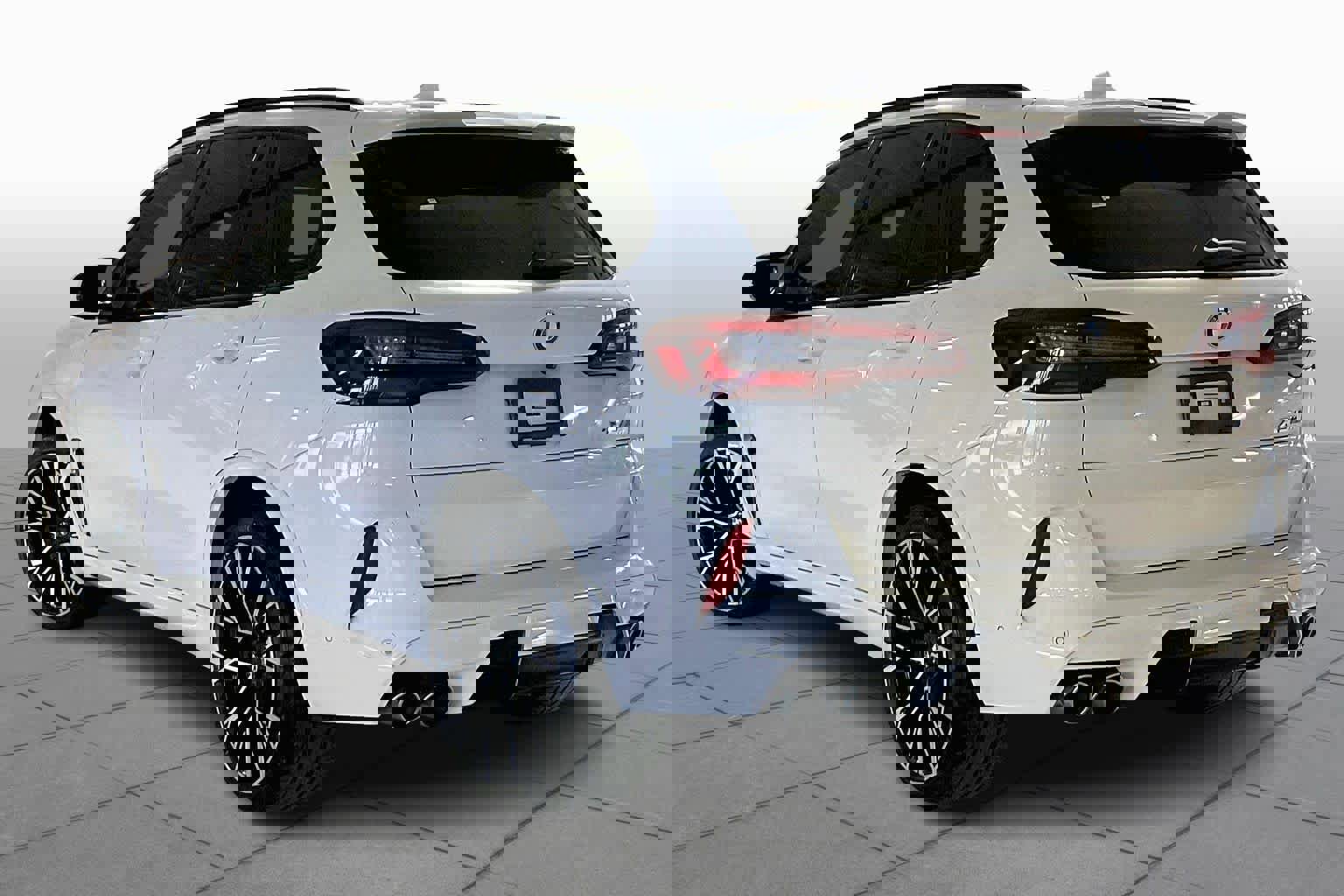 Used 2022 BMW X5 M w/ Executive Package image 11