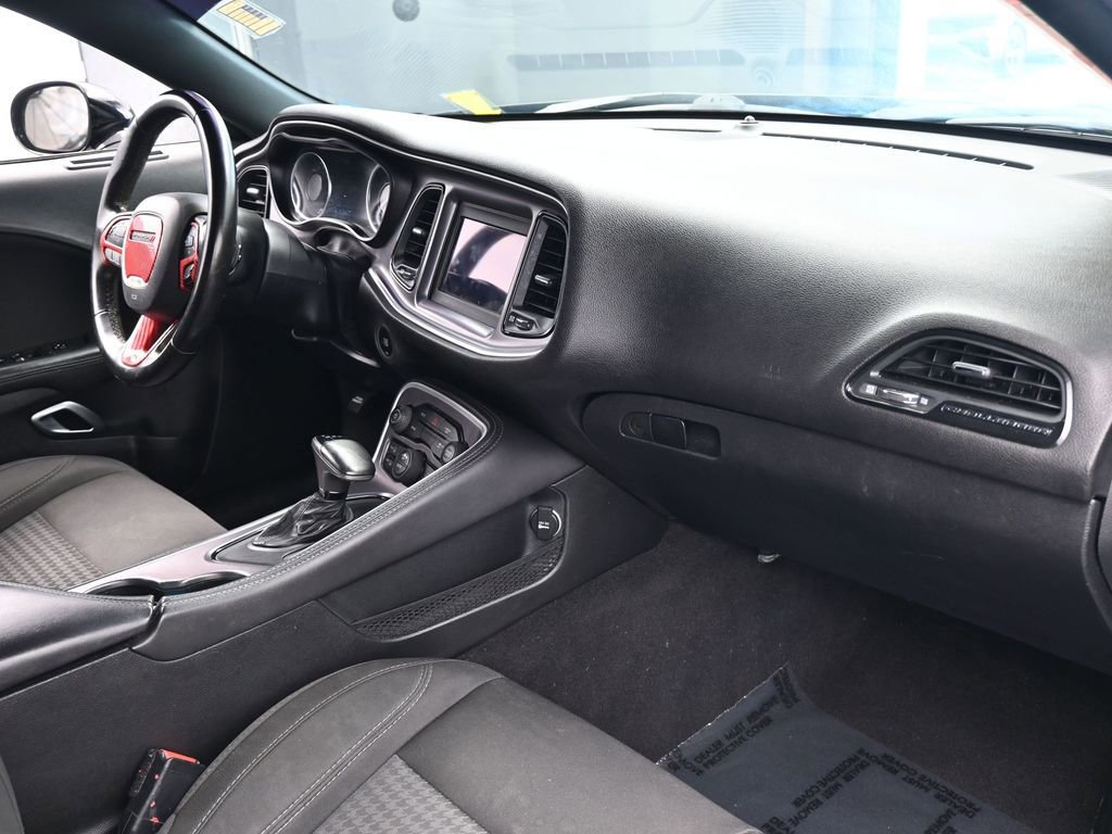 Used 2019 Dodge Challenger SXT image 42