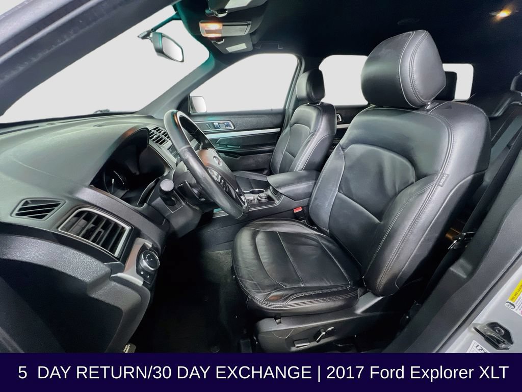 Used 2017 Ford Explorer XLT w/ Equipment Group 202A AWD/4WD image 13
