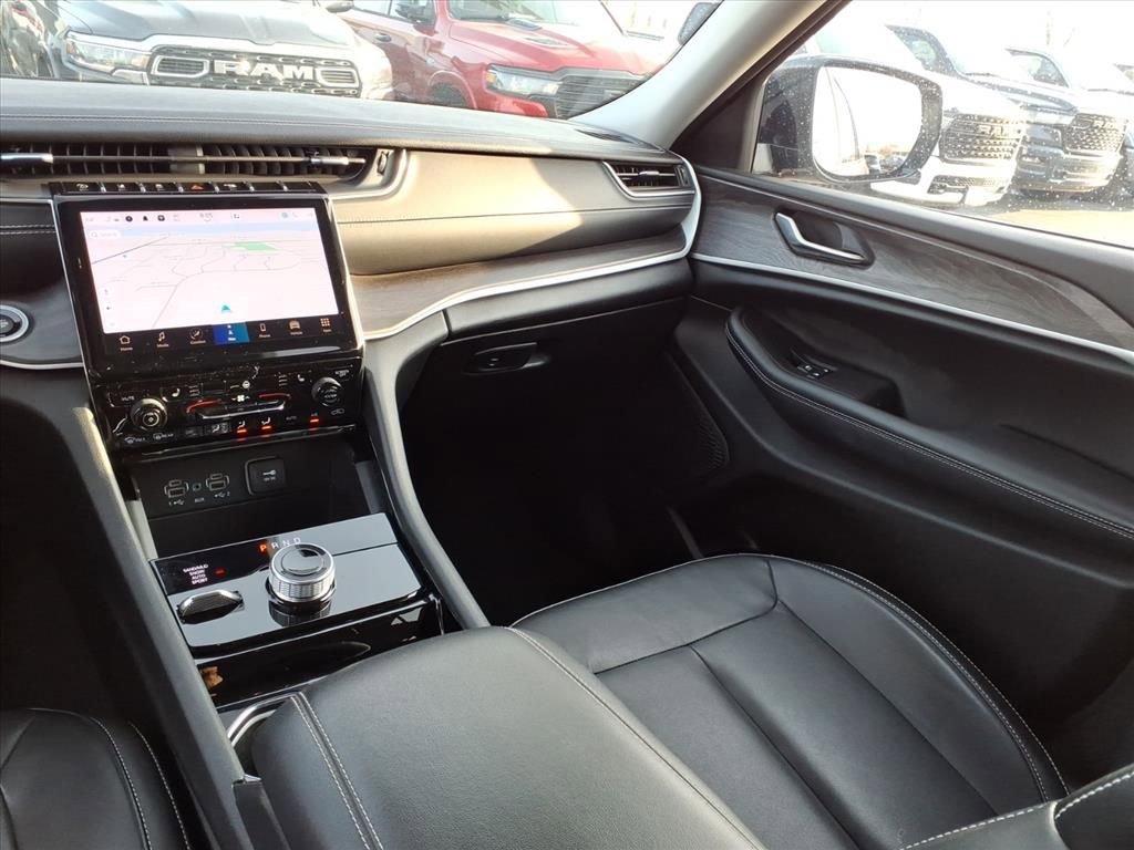 Certified 2023 Jeep Grand Cherokee L Limited w/ Black Appearance Package image 16