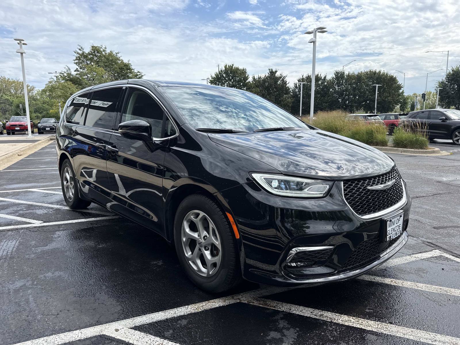 Used 2024 Chrysler Pacifica Limited FWD image 4