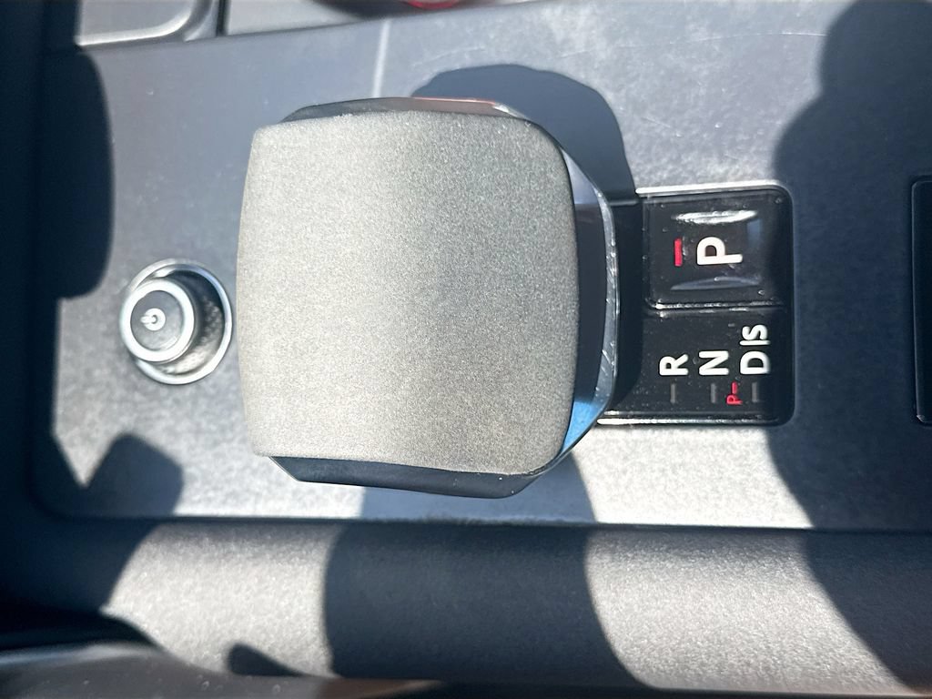 Used 2024 Land Rover Discovery Dynamic SE AWD/4WD image 18