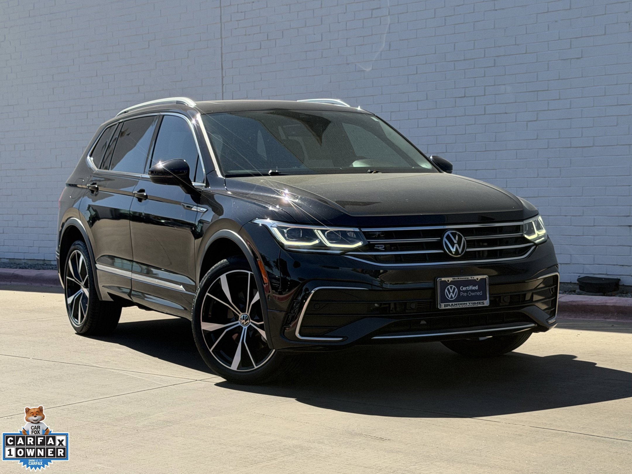 Used 2024 Volkswagen Tiguan SEL R-Line AWD/4WD image 2