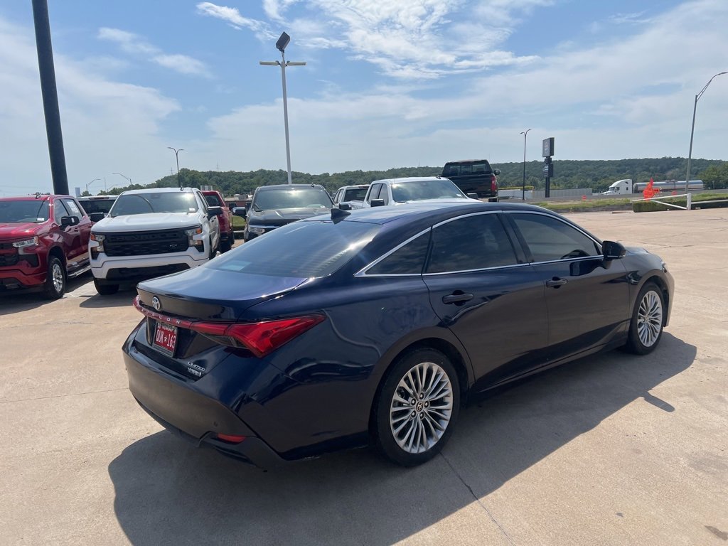 Used 2022 Toyota Avalon Limited image 8
