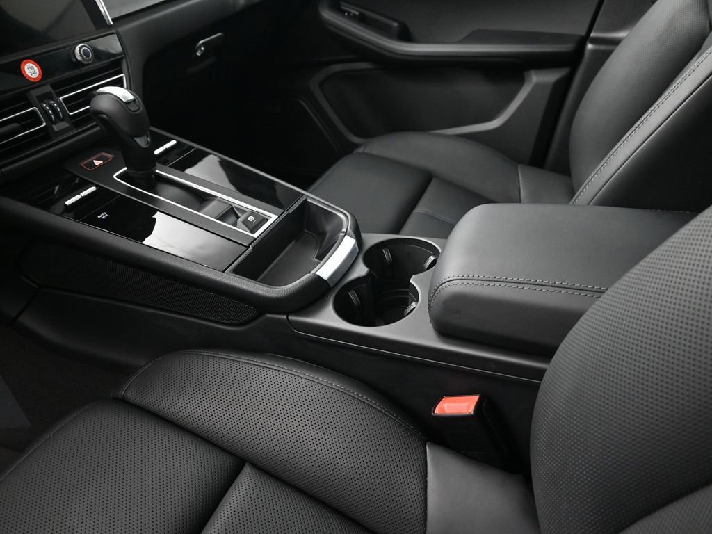 Certified 2026 Porsche Macan AWD/4WD image 22