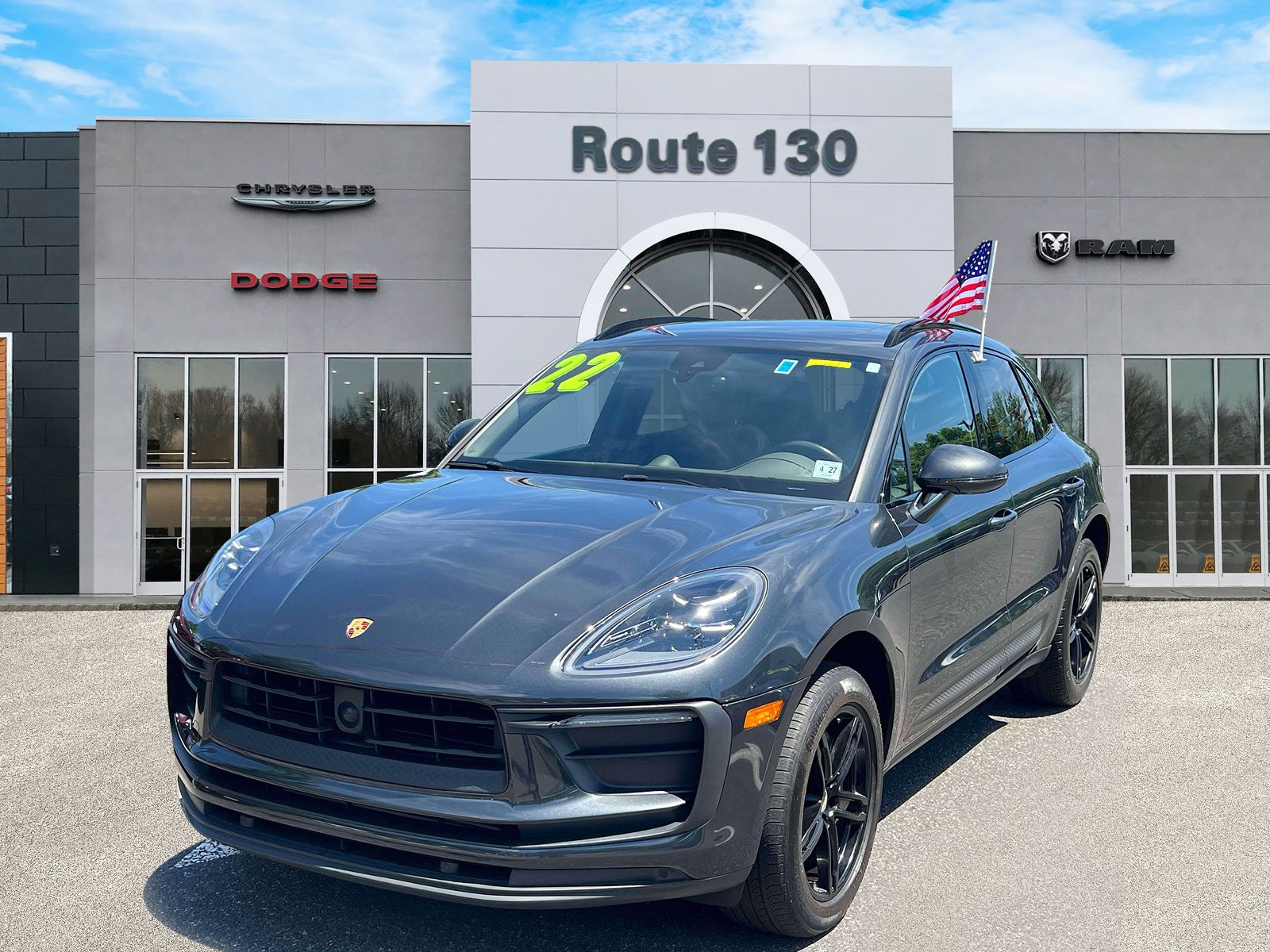 Used 2022 Porsche Macan AWD/4WD image 2