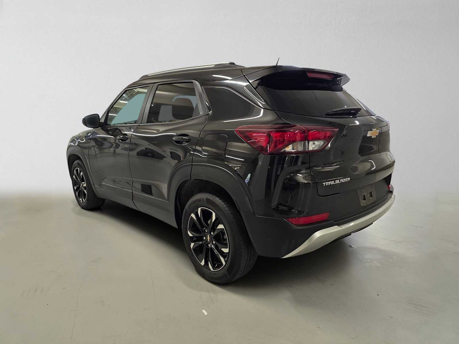 Used 2023 Chevrolet TrailBlazer LT FWD image 3