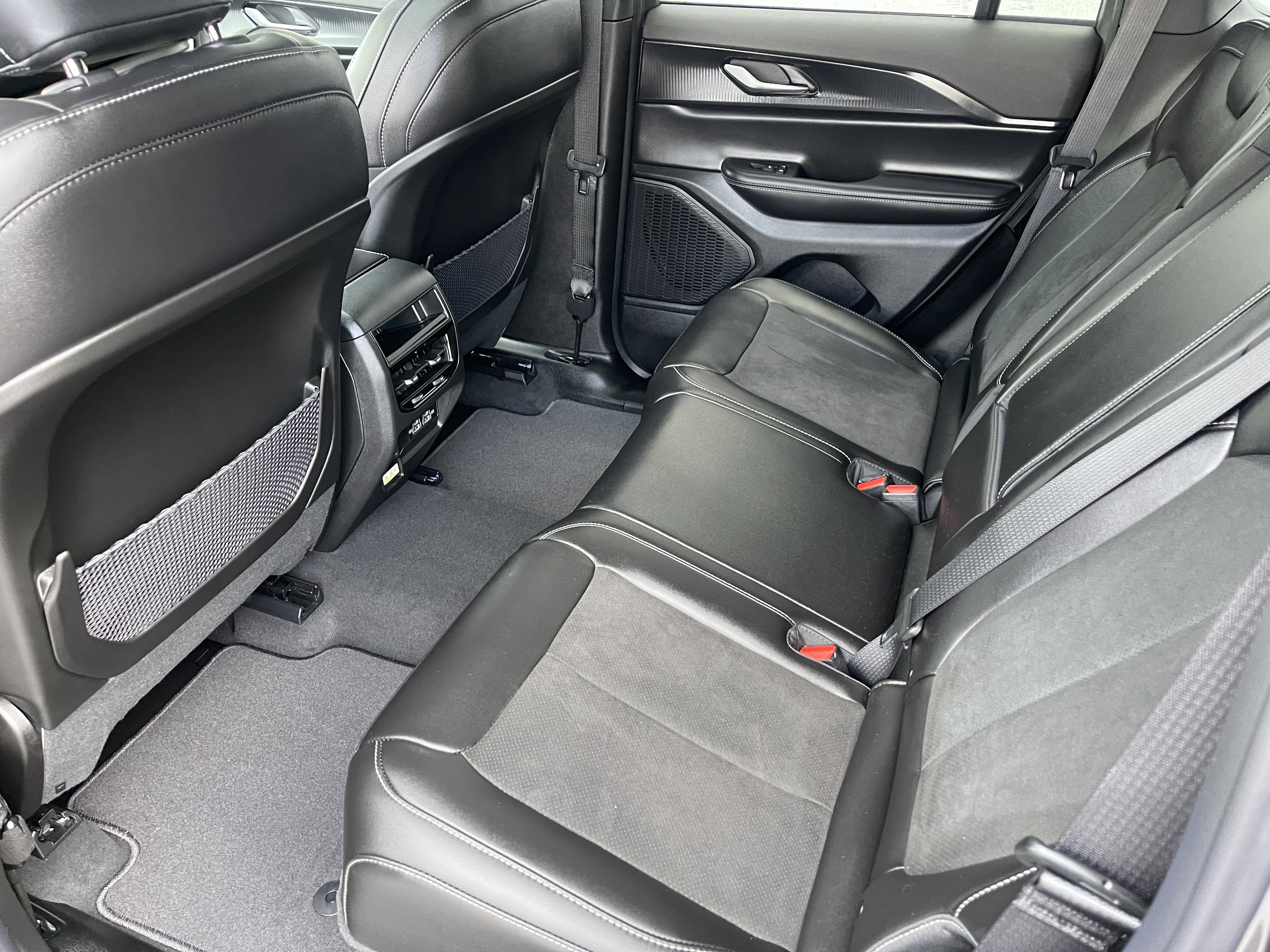 New 2025 Jeep Grand Cherokee Altitude image 20