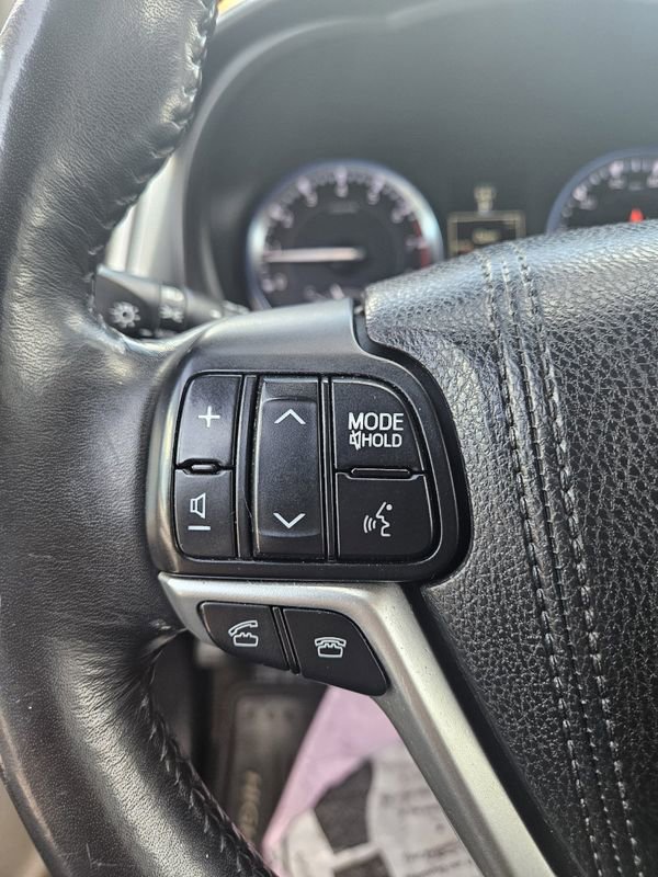 Used 2015 Toyota Highlander XLE AWD/4WD image 12