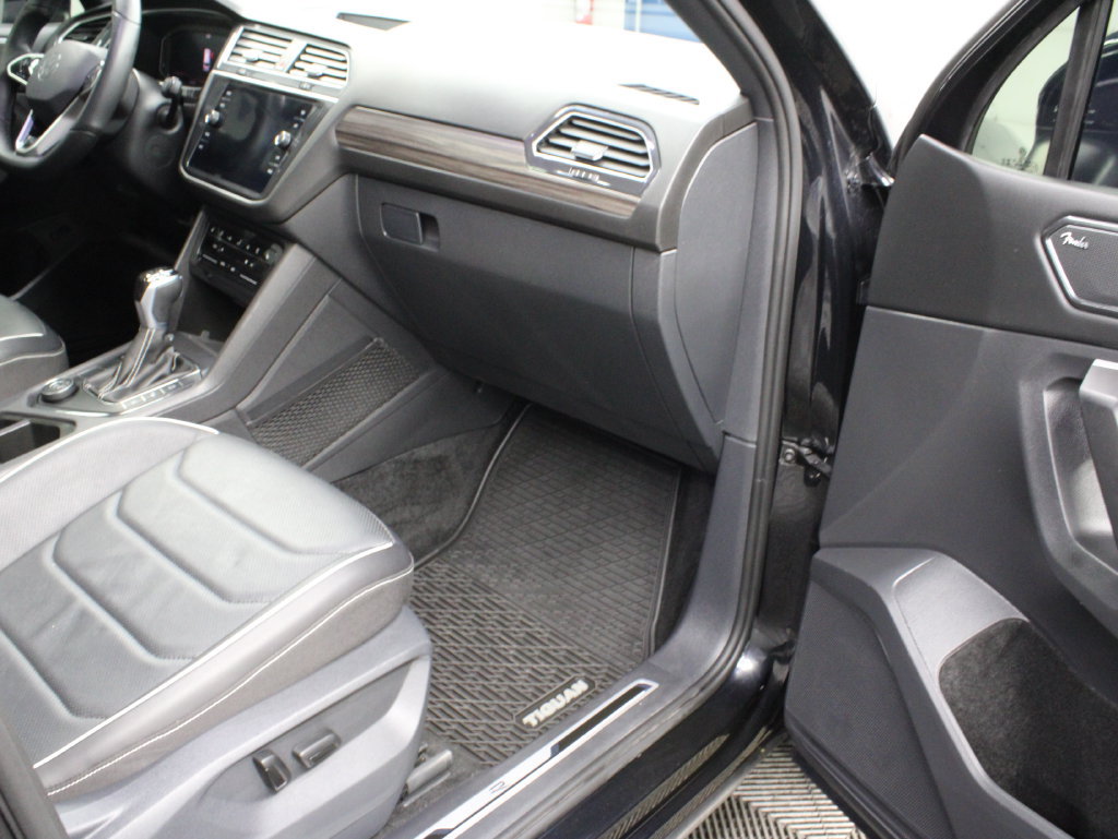 Used 2024 Volkswagen Tiguan SEL R-Line w/ MDO Package, Two-Row AWD/4WD image 33