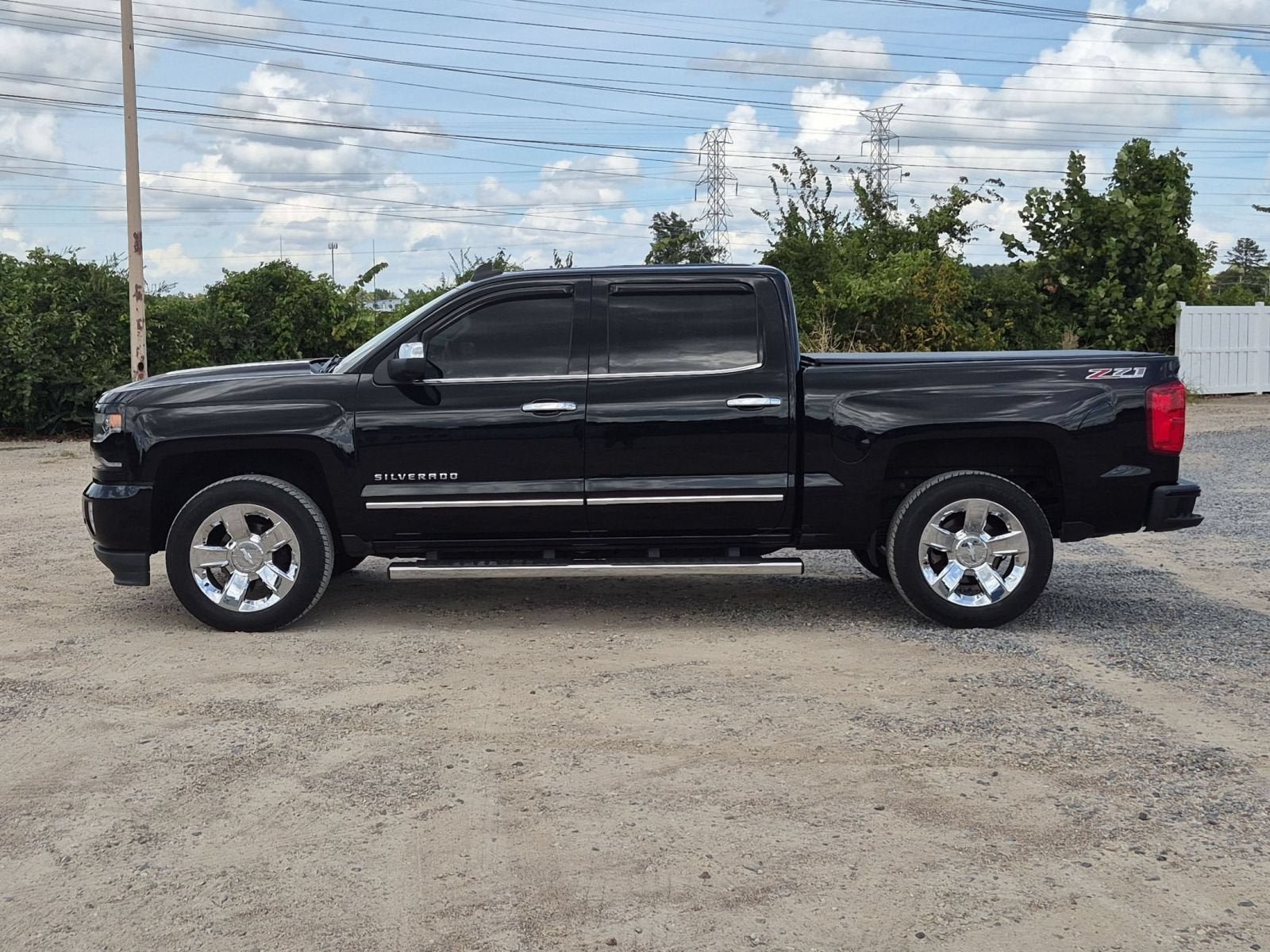 Used 2017 Chevrolet Silverado 1500 LTZ Z71 w/ LTZ Plus Package AWD/4WD image 2
