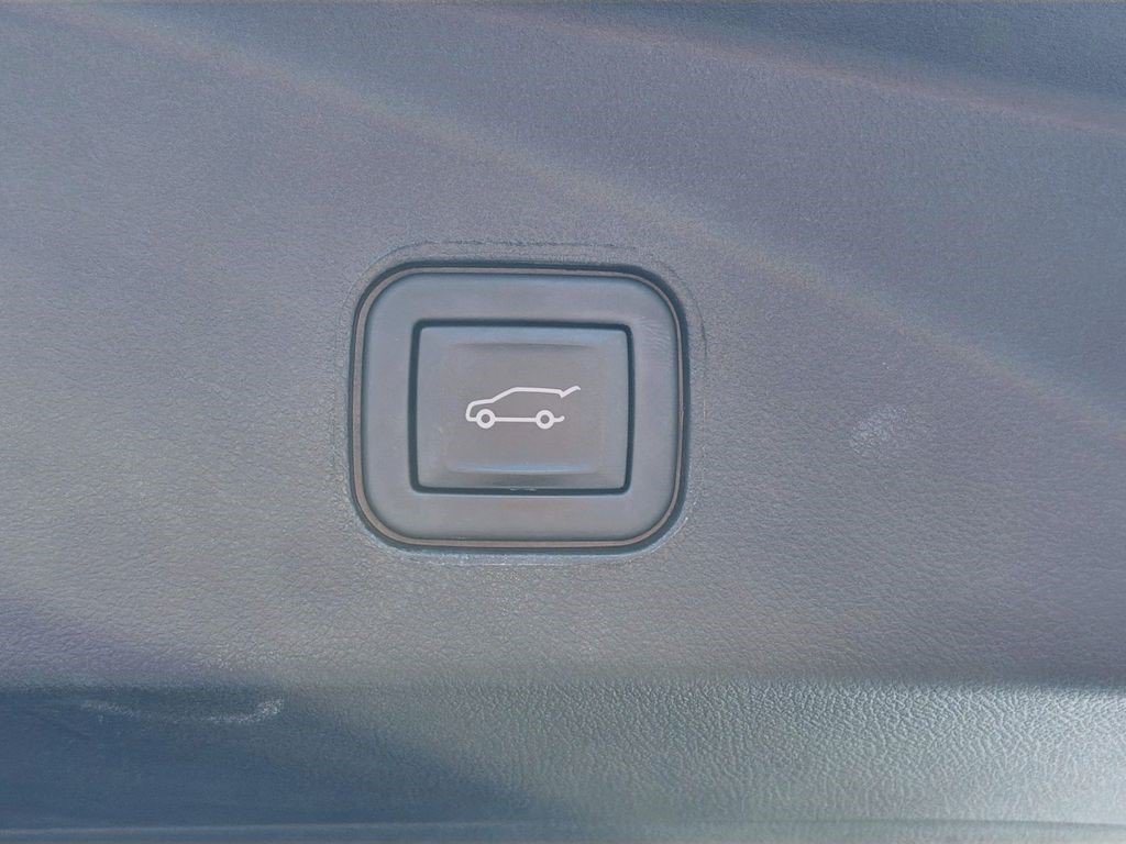 Certified 2024 Cadillac Lyriq Tech w/ Driver Assist Package RWD image 18