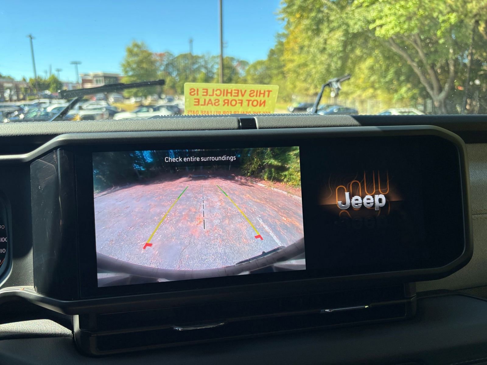 Used 2025 Jeep Wrangler Sahara image 17