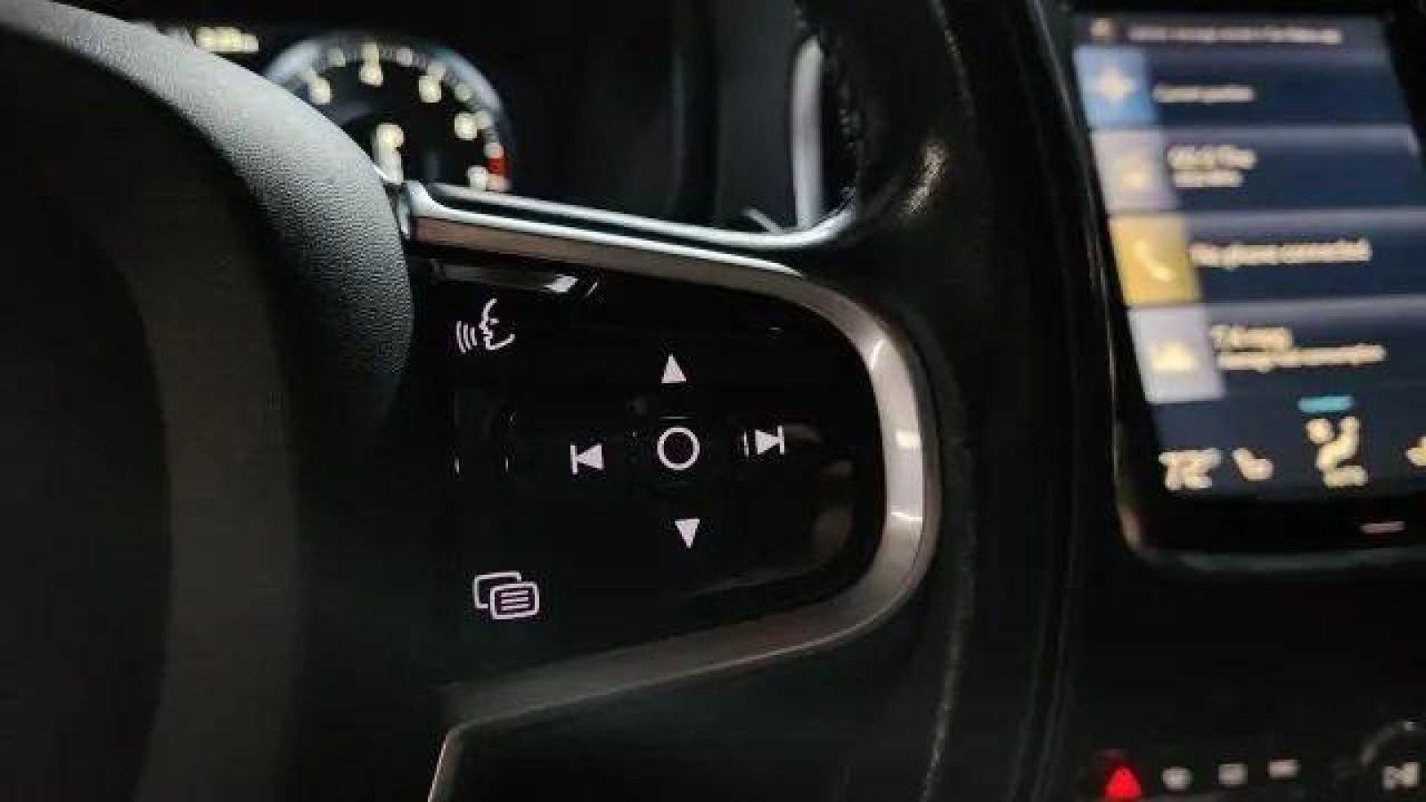 Used 2018 Volvo XC90 T5 Momentum w/ Convenience Package AWD/4WD image 28