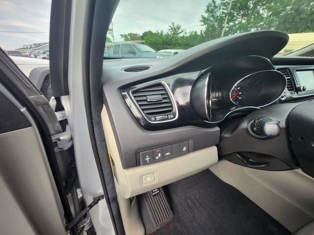 Used 2017 Kia Sedona EX FWD image 10
