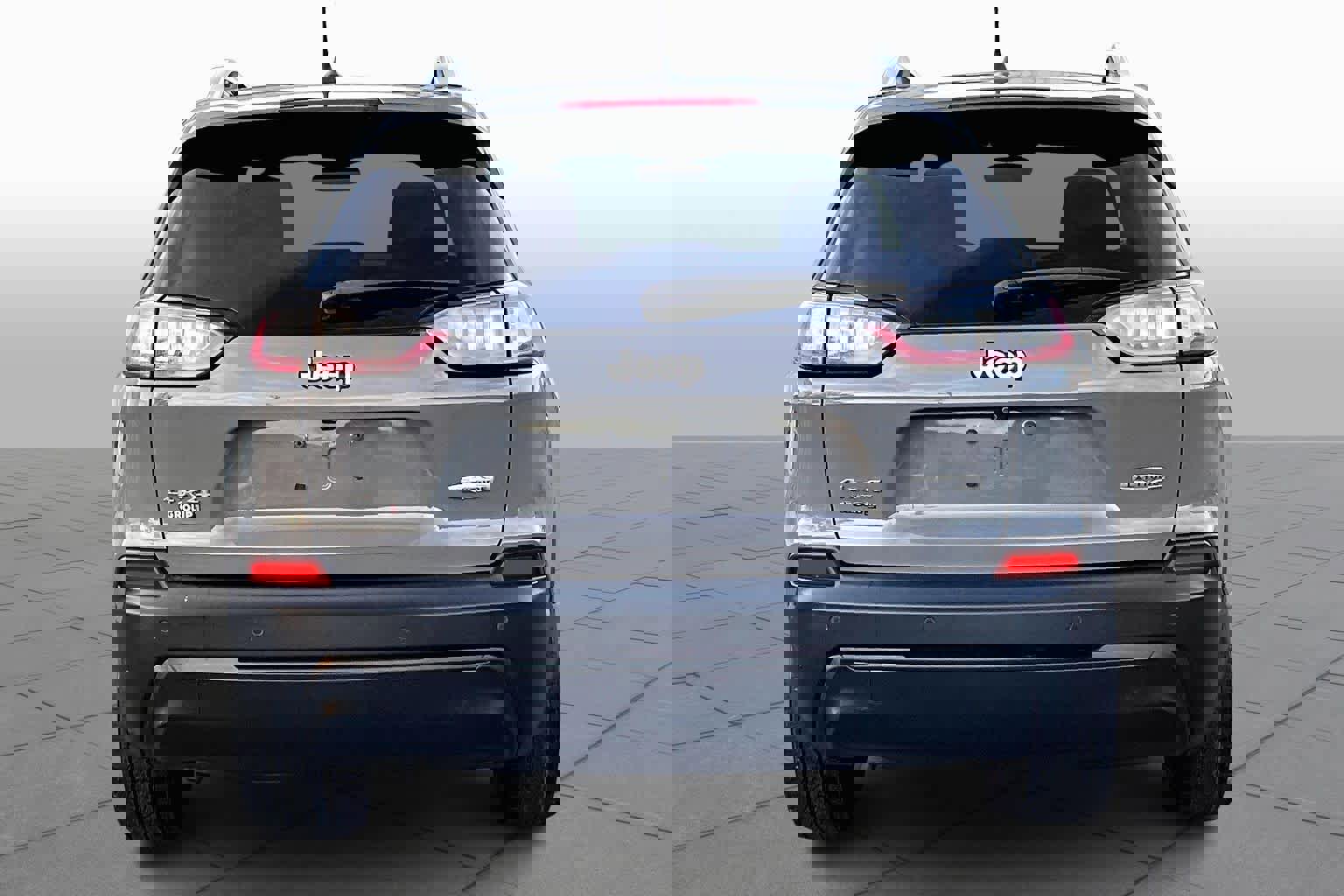 Used 2019 Jeep Cherokee Latitude Plus w/ Cold Weather Group image 4