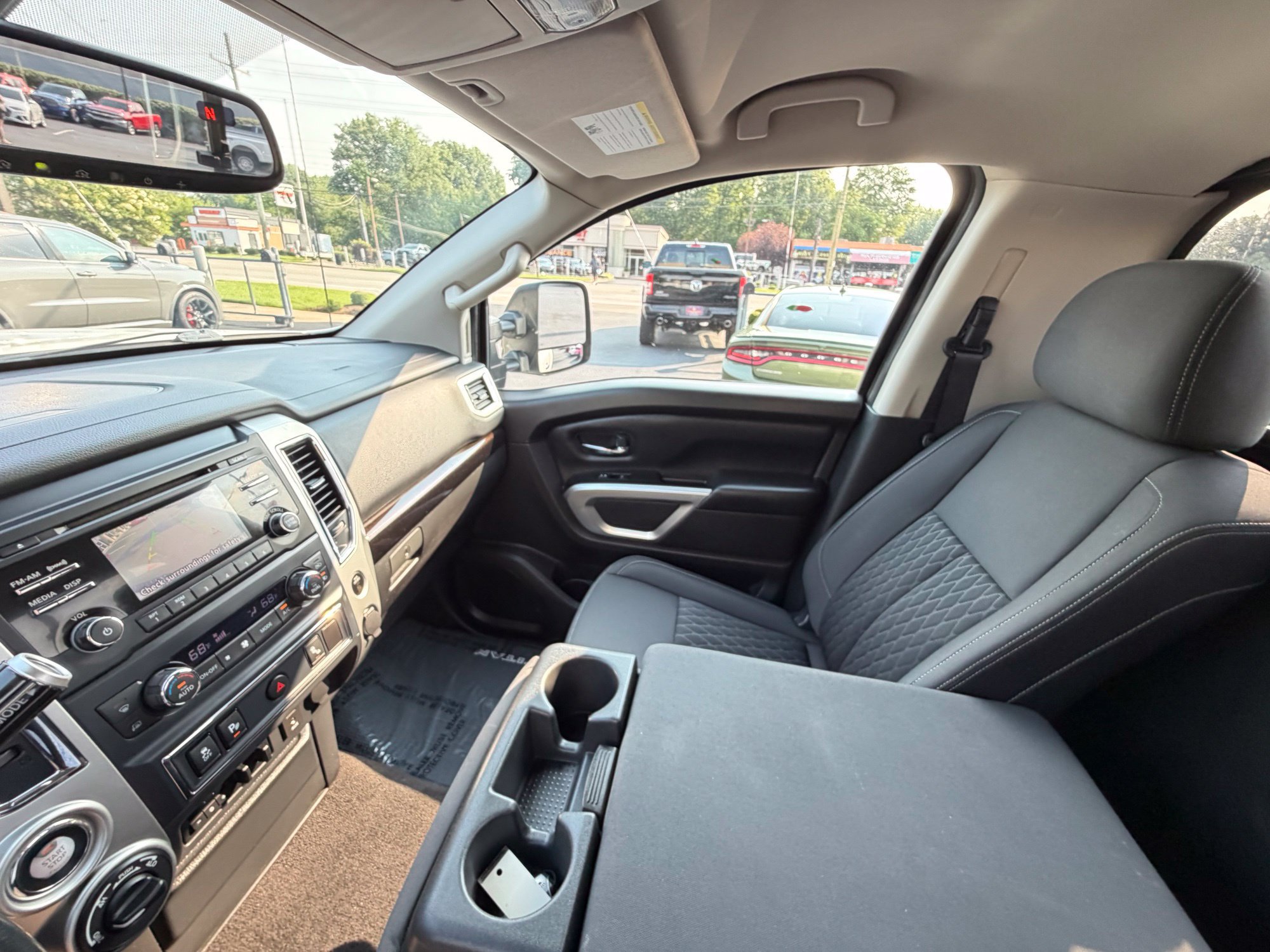 Used 2017 Nissan Titan SV AWD/4WD image 23