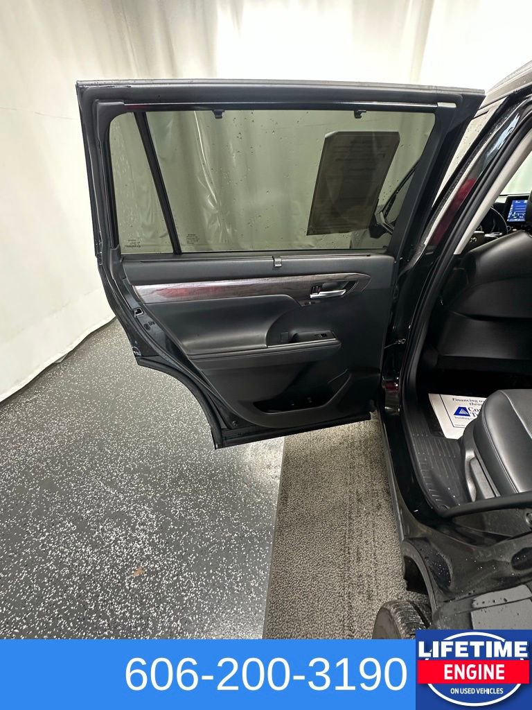 Used 2022 Toyota Highlander Platinum image 27