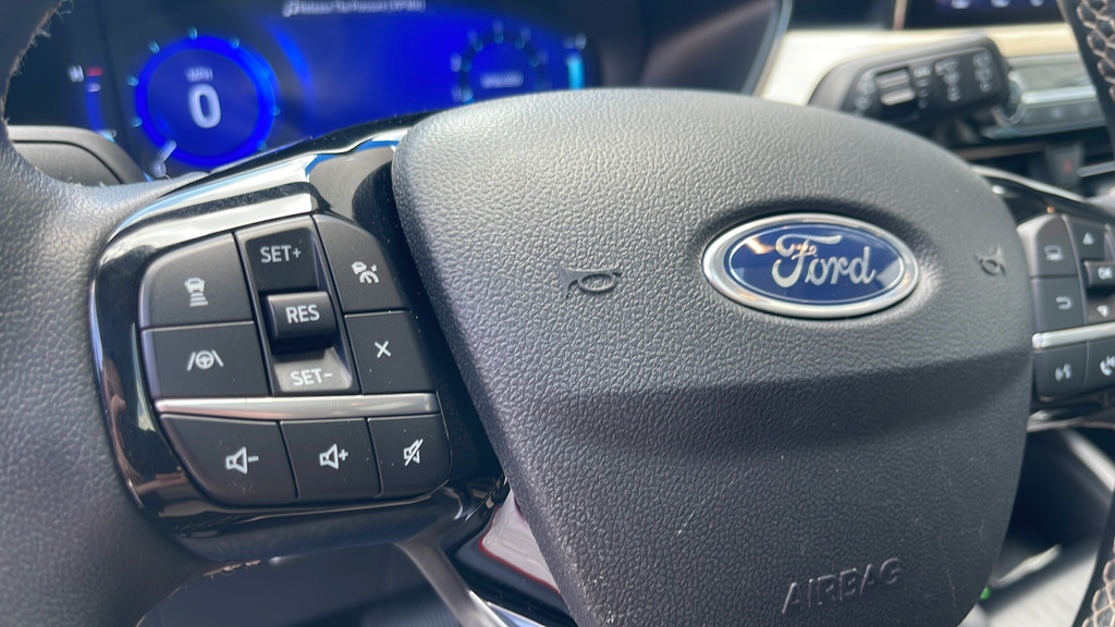 Used 2022 Ford Escape Titanium w/ Titanium Elite Package AWD/4WD image 17