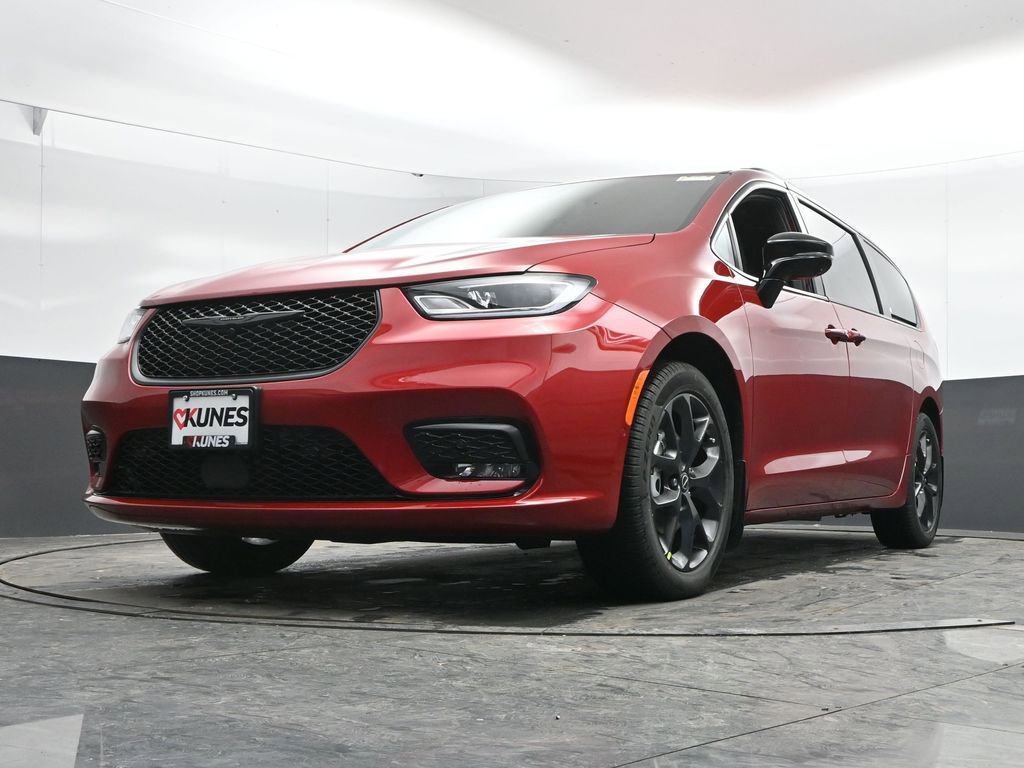 New 2026 Chrysler Pacifica Select w/ S Appearance Package FWD image 43