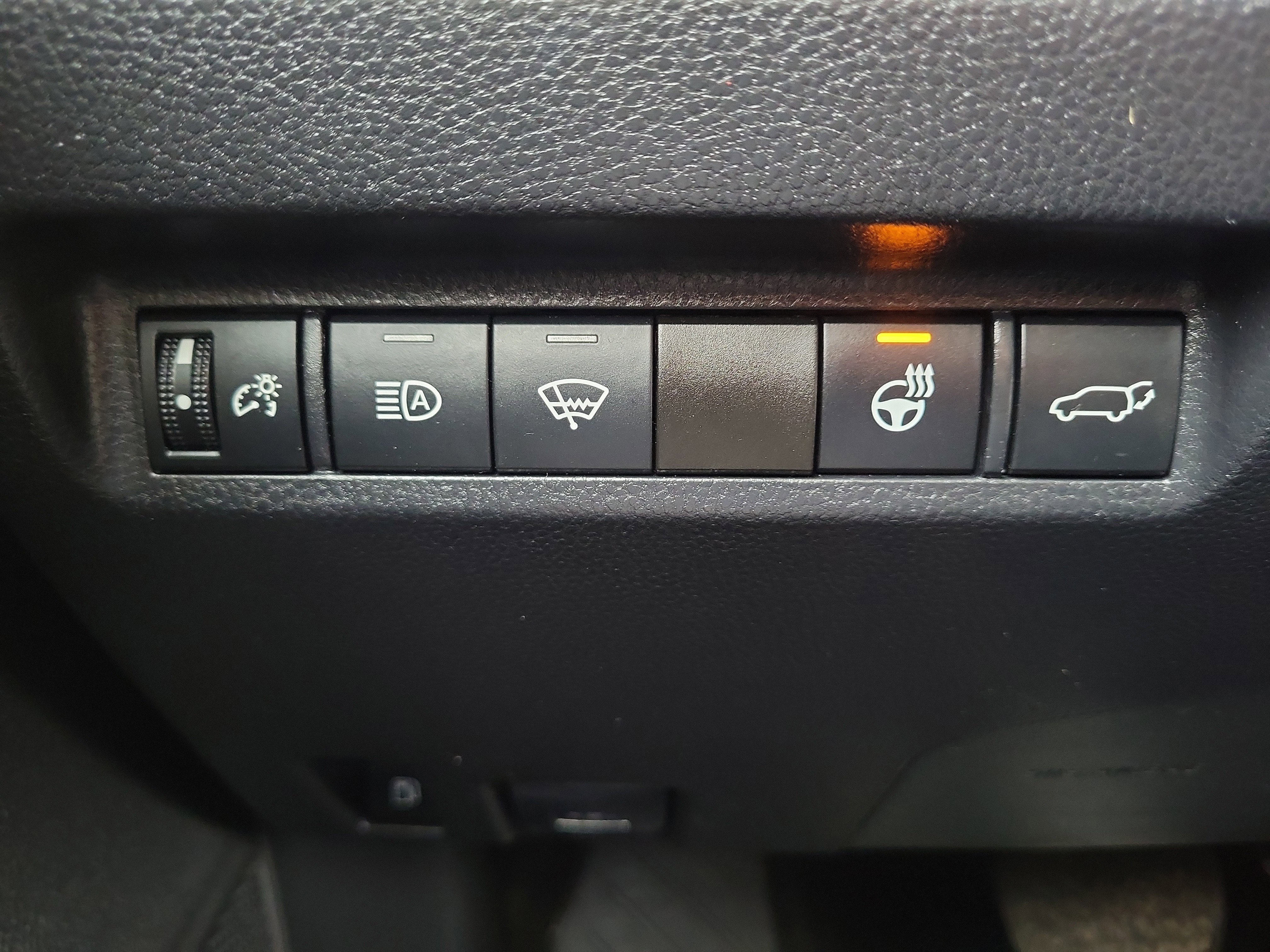 Used 2021 Toyota RAV4 XLE w/ Convenience Package image 22