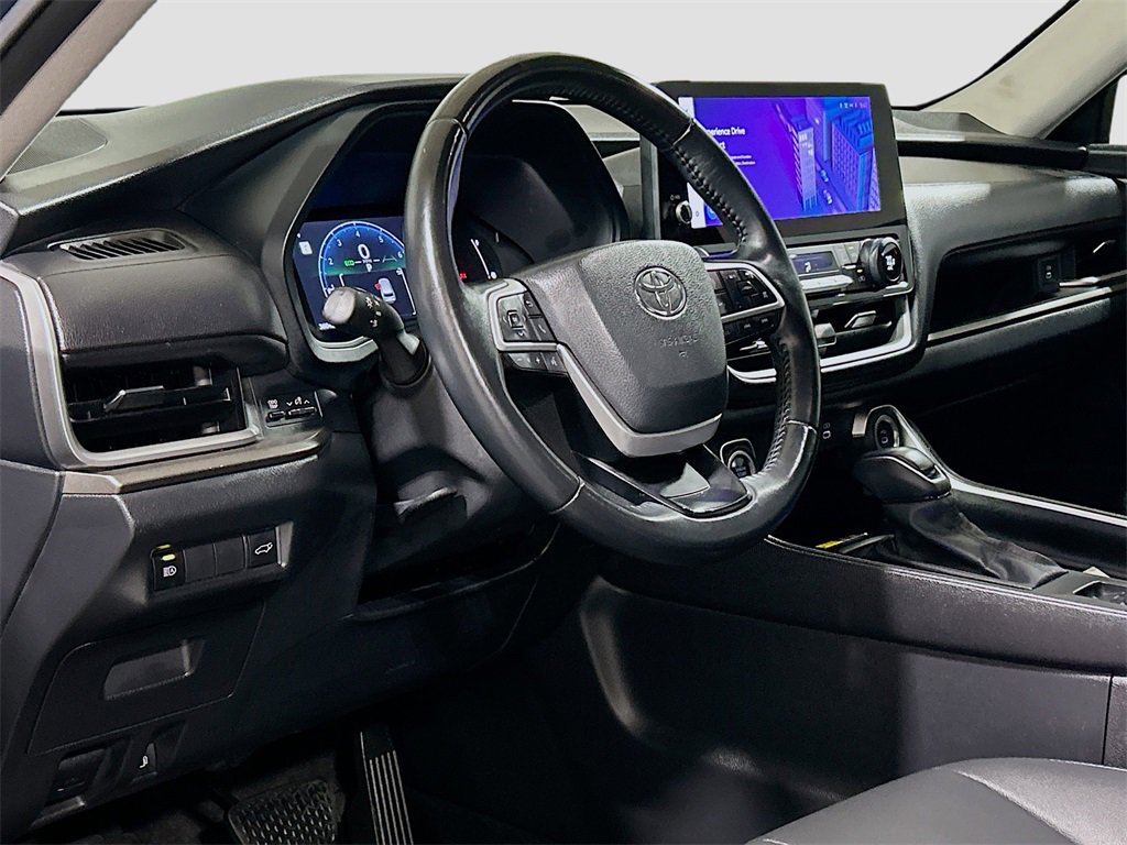 Used 2024 Toyota Grand Highlander XLE image 7