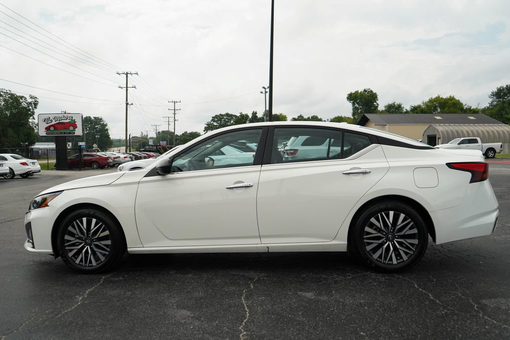 Used 2025 Nissan Altima 2.5 SV FWD image 23