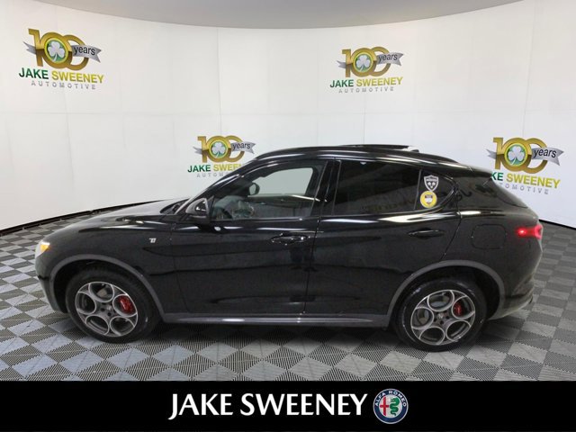 Used 2022 Alfa Romeo Stelvio Ti image 3