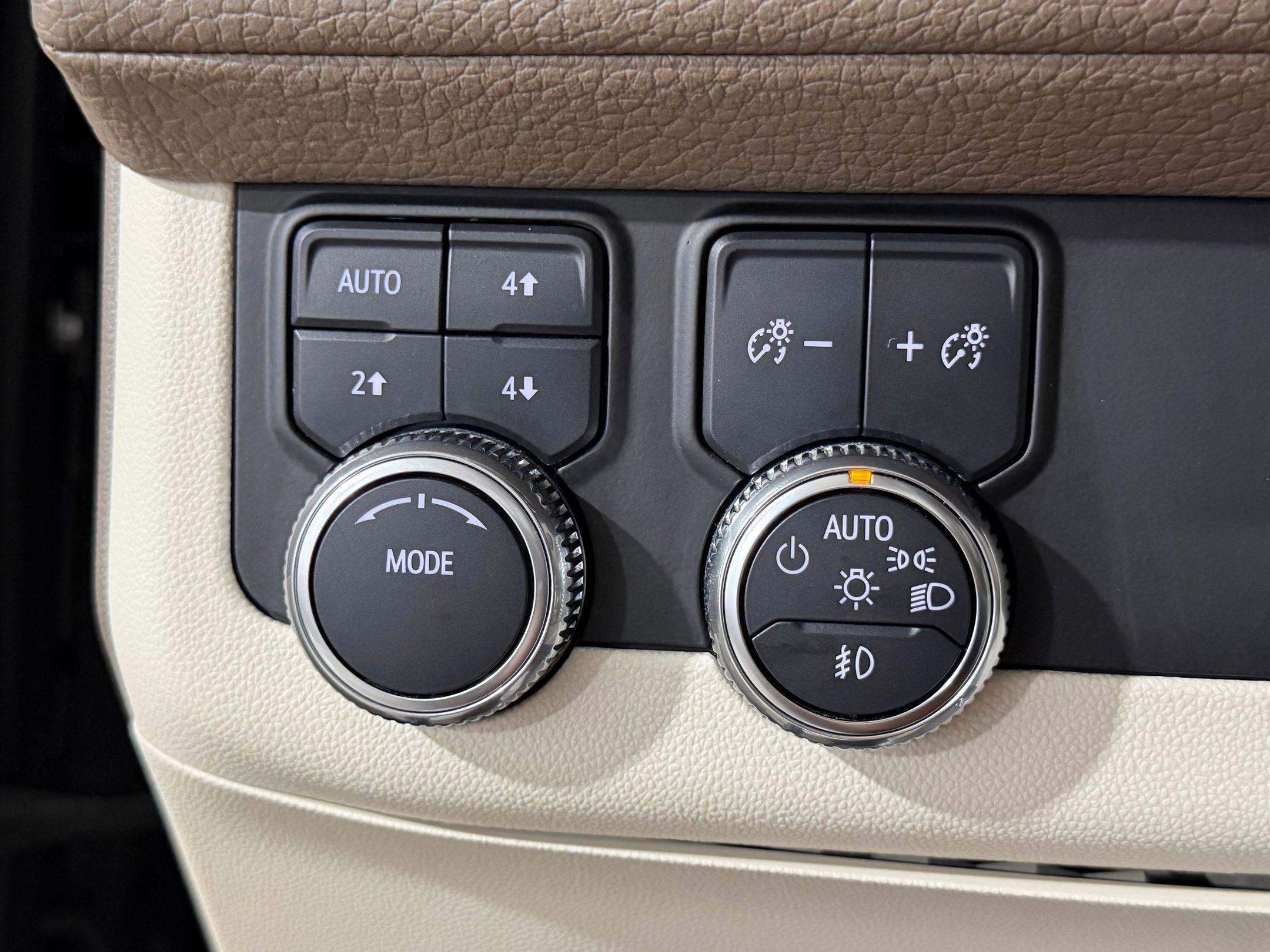 Used 2023 GMC Yukon Denali AWD/4WD image 26