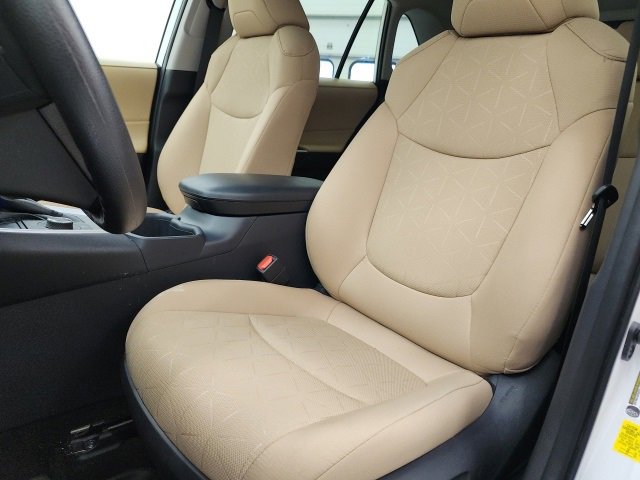 Used 2025 Toyota RAV4 XLE image 14