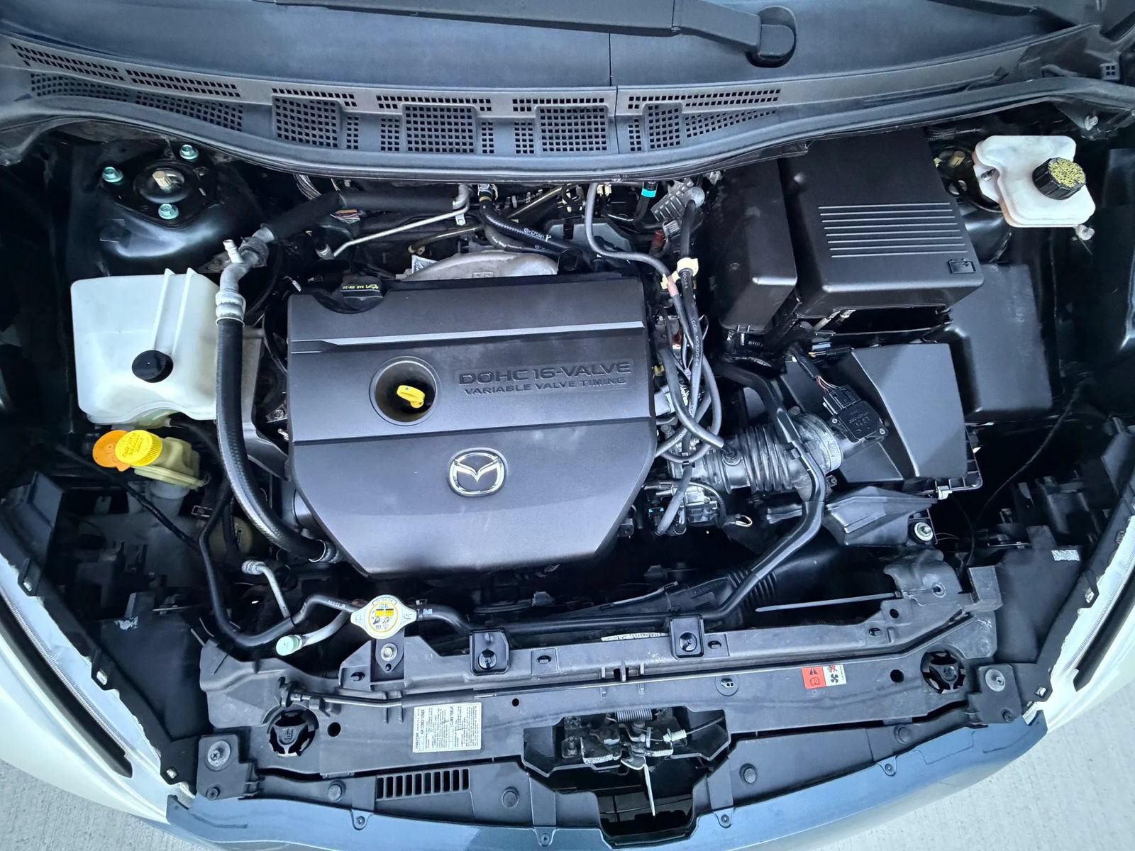 Used 2012 MAZDA MAZDA5 Touring w/ Moonroof & Audio Pkg FWD image 40