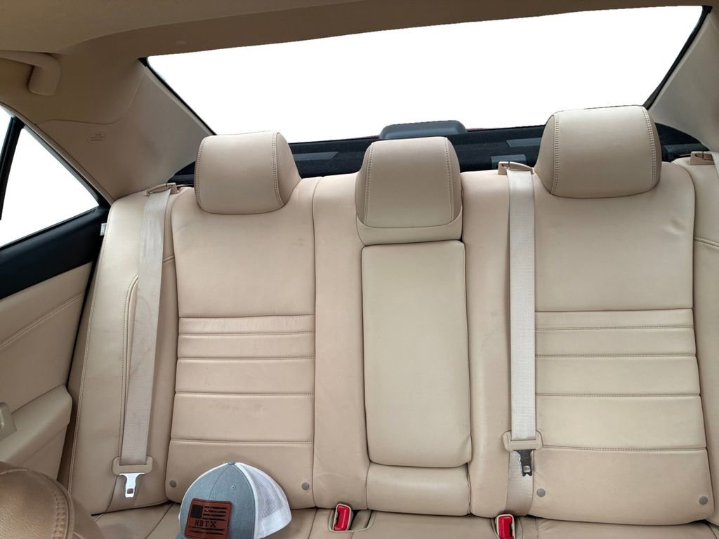 Used 2015 Toyota Camry XLE w/ Moonroof Package image 13