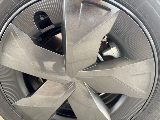 Used 2023 Toyota Prius LE image 4