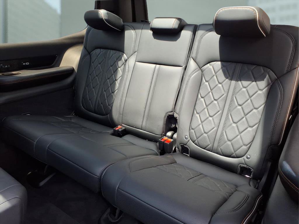 Used 2023 Jeep Grand Wagoneer Series III AWD/4WD image 17