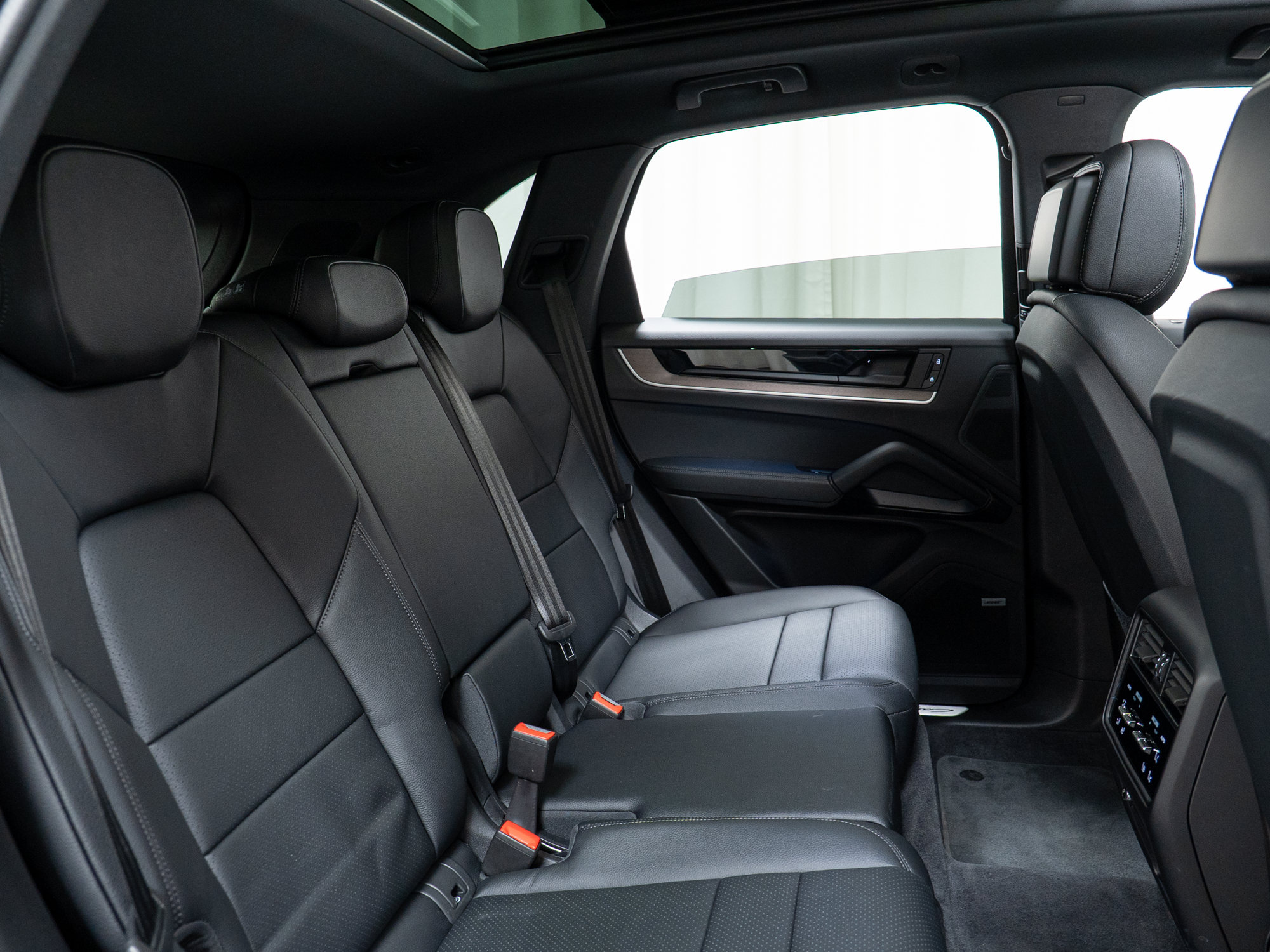 Used 2026 Porsche Cayenne AWD/4WD image 27
