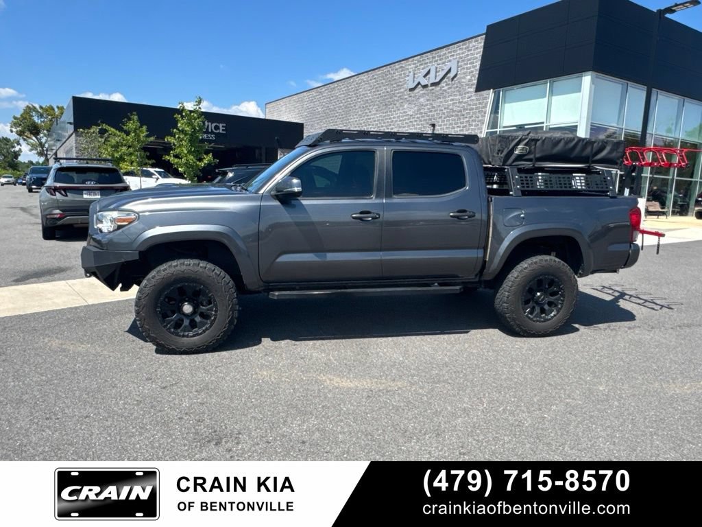 Used 2017 Toyota Tacoma TRD Sport w/ Tow Package (A/T) AWD/4WD image 2