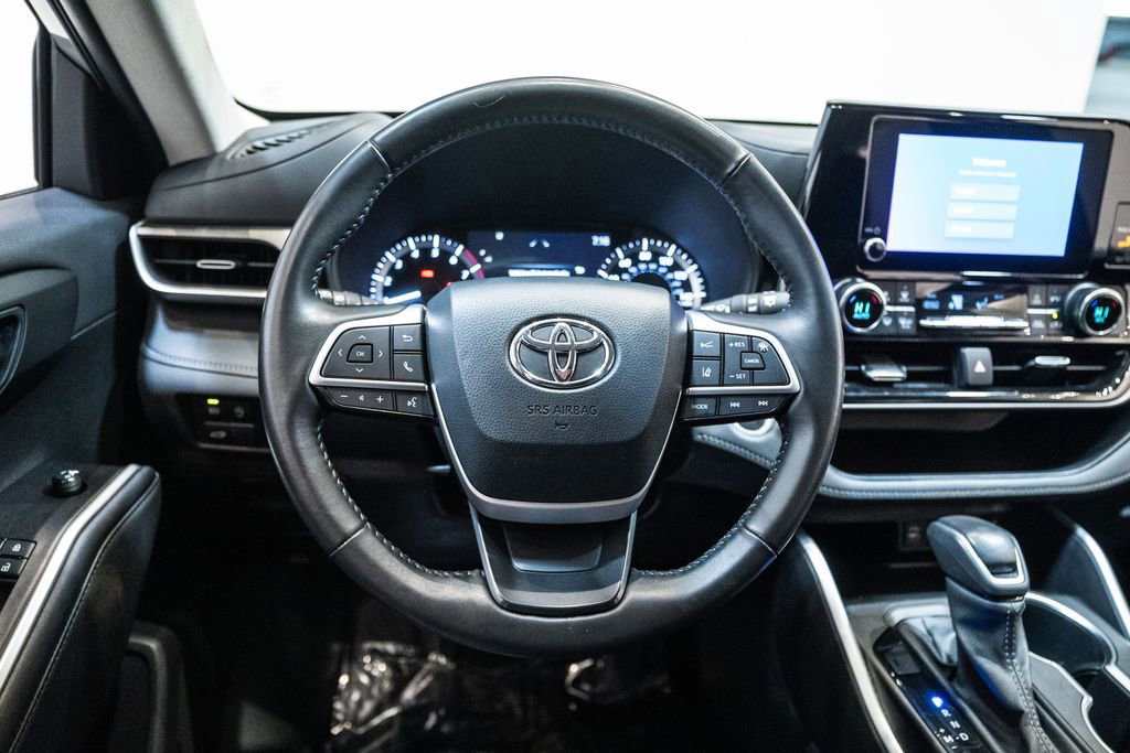 Used 2024 Toyota Highlander LE image 16