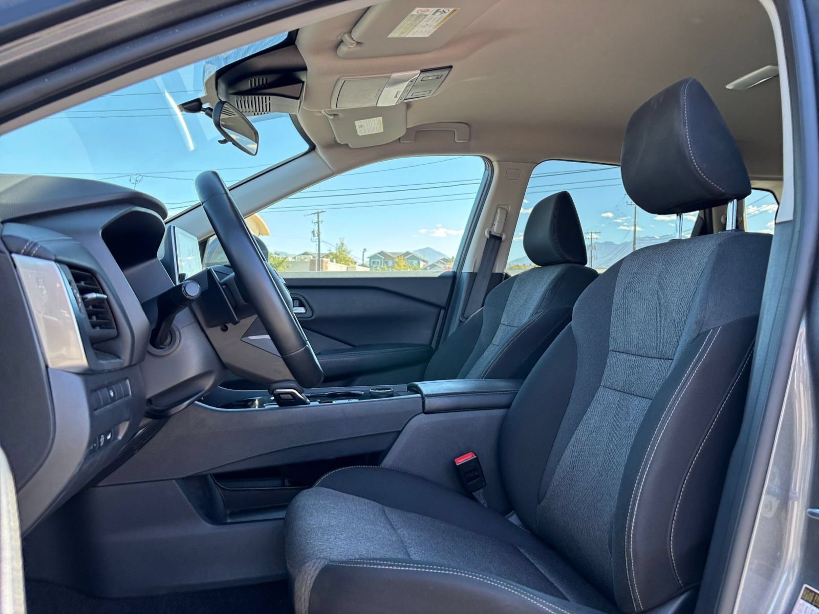 Used 2025 Nissan Rogue SV AWD/4WD image 28