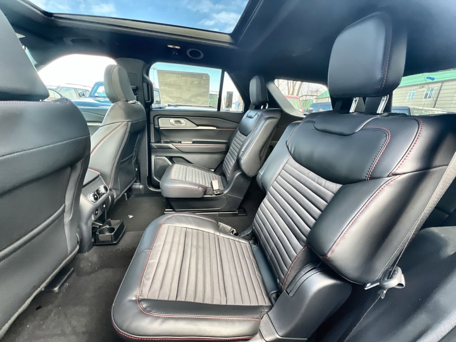 New 2026 Ford Explorer ST-Line w/ ST-Line Street Pack image 25