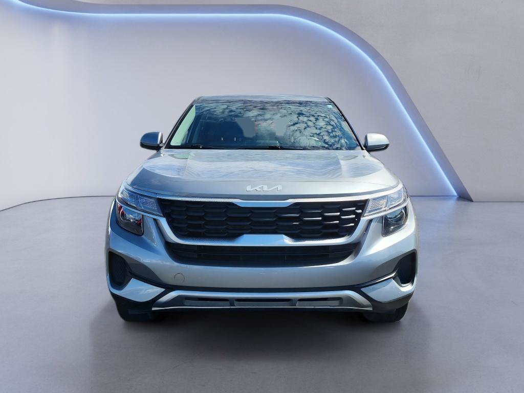Used 2023 Kia Seltos LX AWD/4WD image 2