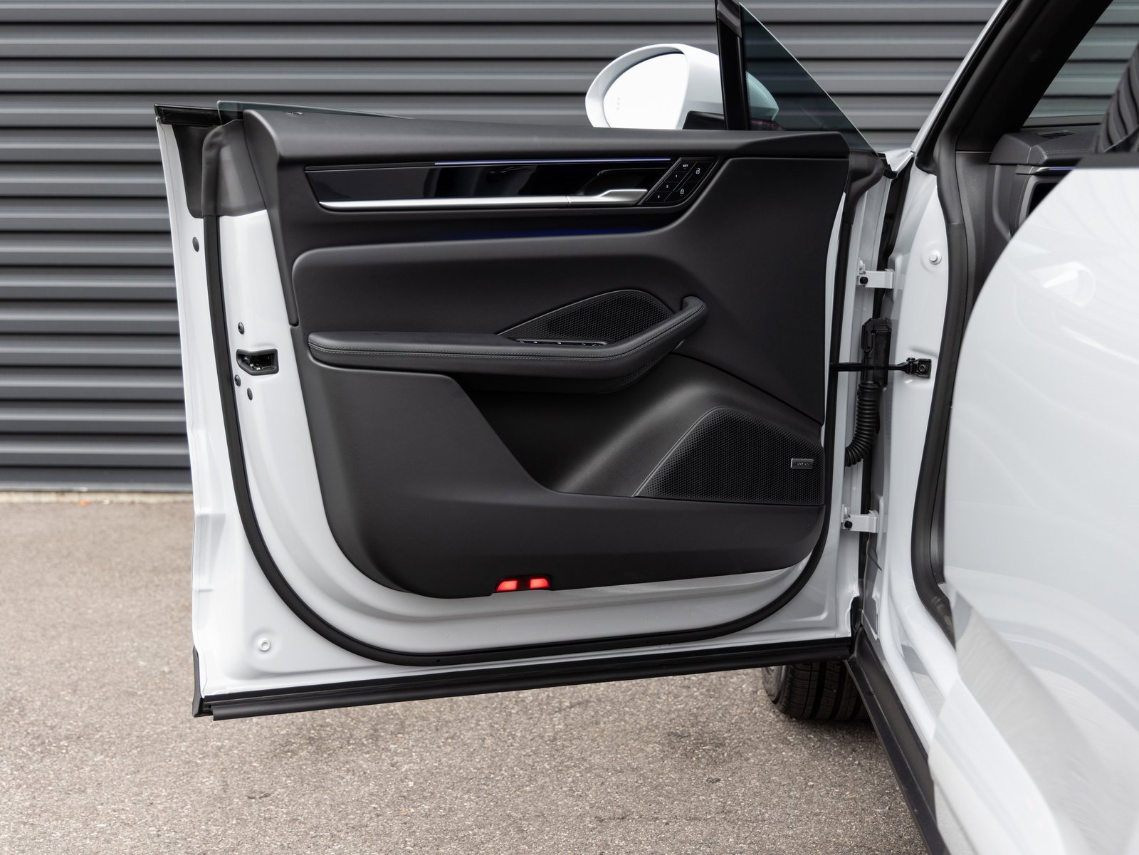 Used 2025 Porsche Macan Electric image 19