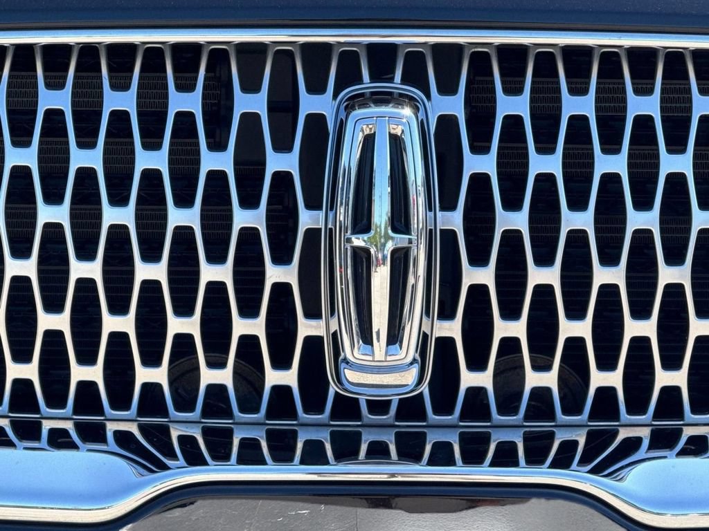 Certified 2022 Lincoln Nautilus Reserve AWD/4WD image 9