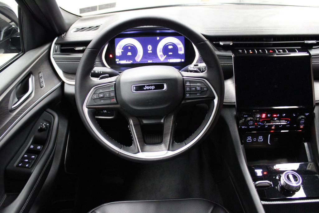 New 2025 Jeep Grand Cherokee Limited w/ Luxury Tech Group II image 12