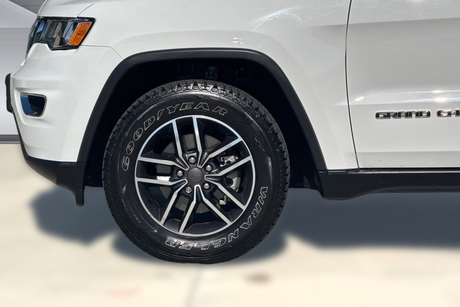 Used 2019 Jeep Grand Cherokee Limited image 11