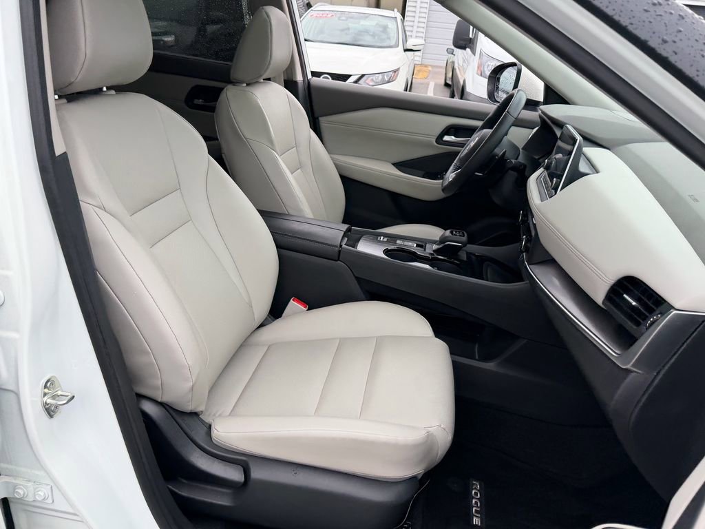 Certified 2023 Nissan Rogue SV w/ SV Premium B Package FWD image 16